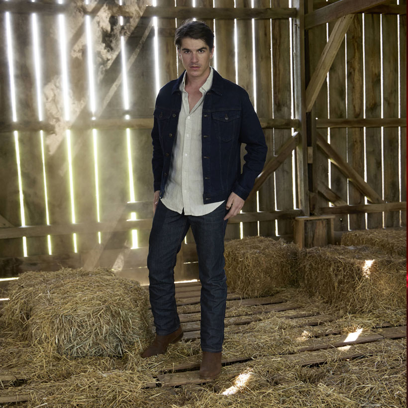 A man wearing the Justin Denim Jacket in dark blue.