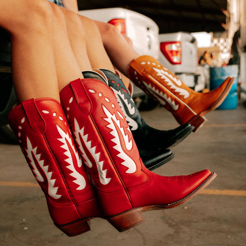 Shop Best Selling Cowboy Boots, Apparel & Accessories | Justin Boots